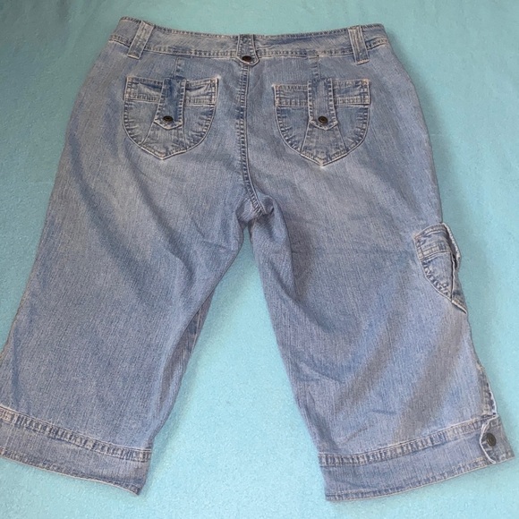 GLORIA VANDERBILT denim blue peddle pushers cargo style snap pockets size 12 - Picture 12 of 15
